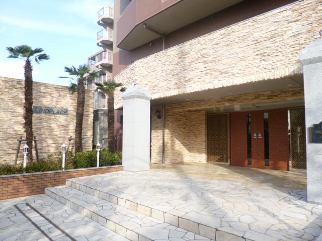 Entrance. Common areas