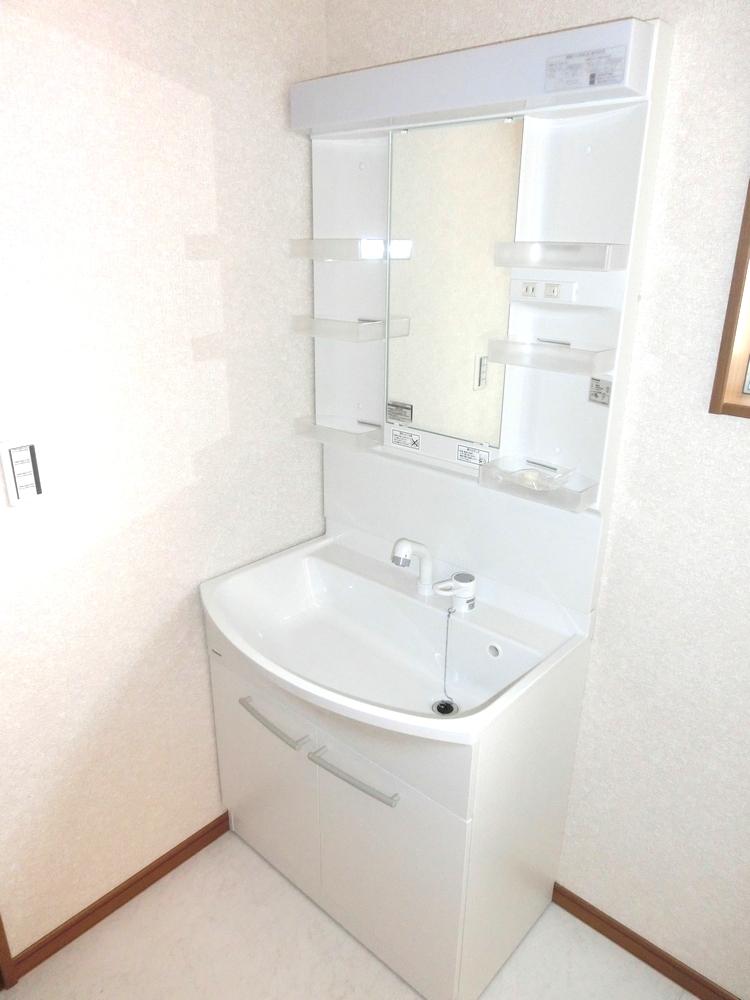 Wash basin, toilet