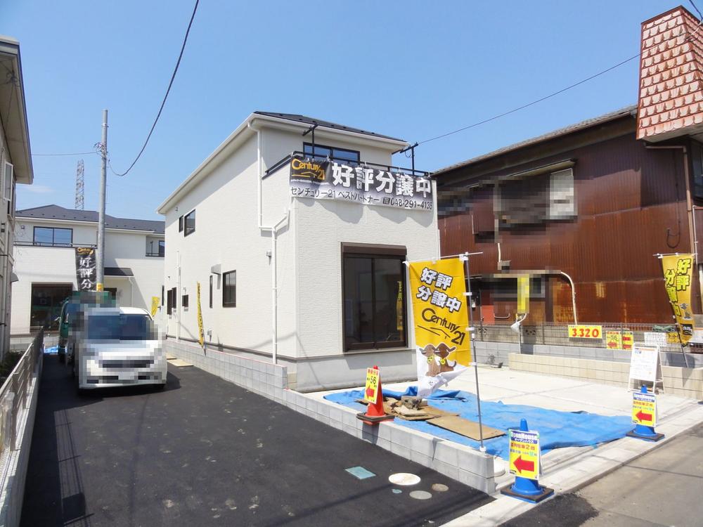 Local appearance photo. Local (11 May 2013) Shooting Province road surface! West does not have a feeling of pressure per adjacent land passage of 4m. Site also spacious 39.9 square meters Parallel parking two