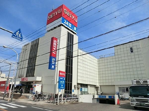 Supermarket. Seiyu Hatogaya 600m to the store