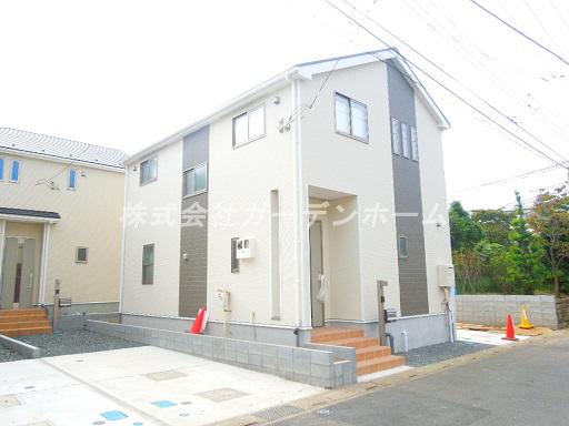 Local appearance photo. An 8-minute walk station ・ You can popular neatly organized friendly house immediately your tour in a good location household two Zento car space in this location is with charm Moreover day boast solar power system