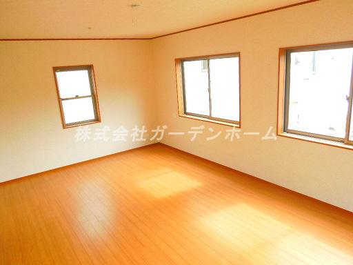 Living. An 8-minute walk station ・ You can popular neatly organized friendly house immediately your tour in a good location household two Zento car space in this location is with charm Moreover day boast solar power system