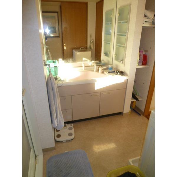 Living. Wash space with a feeling of opening