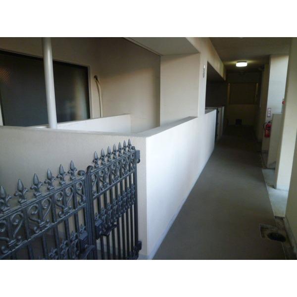 Other introspection. There is a light coat bedroom is also lighting good.