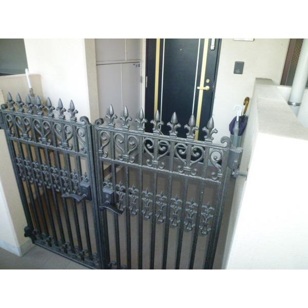 Entrance. High private property is with a pouch.