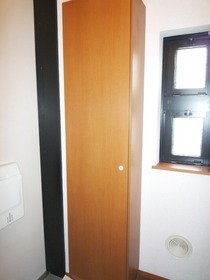 Entrance. Shoe box