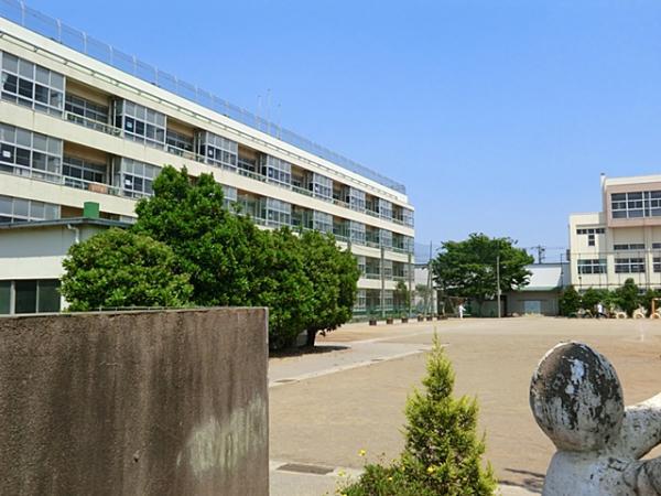 Primary school. Child-rearing environment of peace of mind of 280m adjacent to the lawn central elementary school