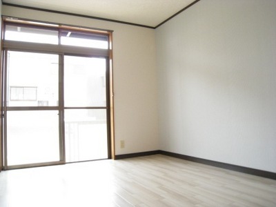 Living and room. ☆ Sunny ☆