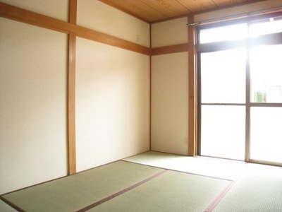 Living and room. ☆ Sunny ☆