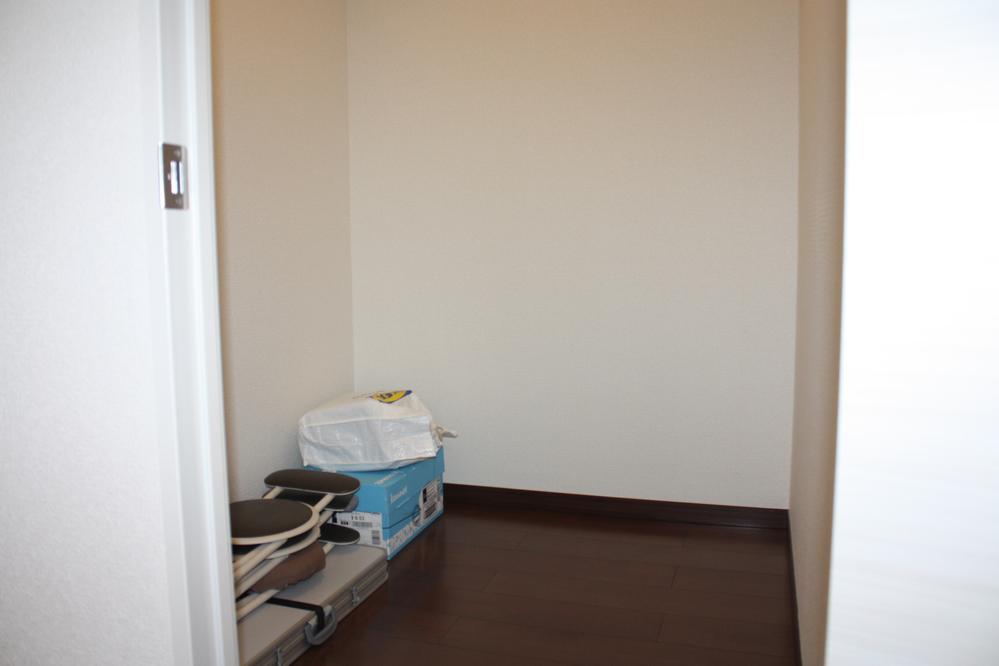 Non-living room. Indoor (11 May 2013) Shooting