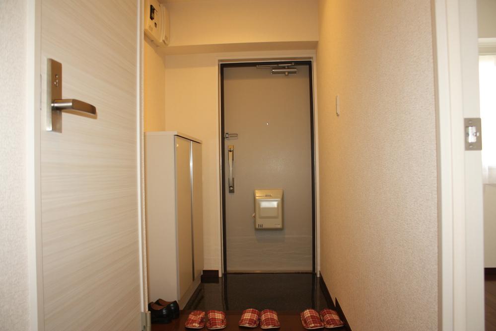 Entrance. Local (11 May 2013) Shooting