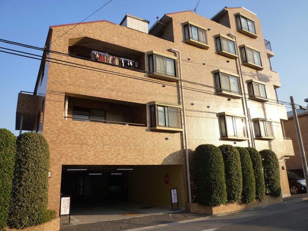 Local appearance photo. Local (12 May 2013) Shooting