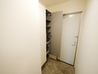 Entrance. ※ The photograph is the same manufacturer Building Construction example
