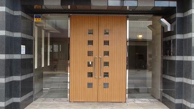 Entrance. Common areas  auto lock Elevator Courier BOX Internet-enabled