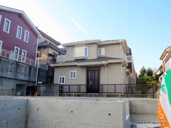 Local appearance photo. A quiet residential area of the hill location