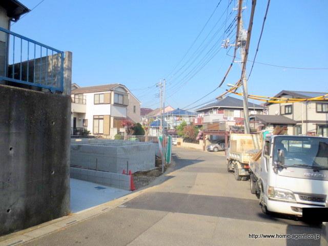 Local photos, including front road. It is a front road of loose 6m