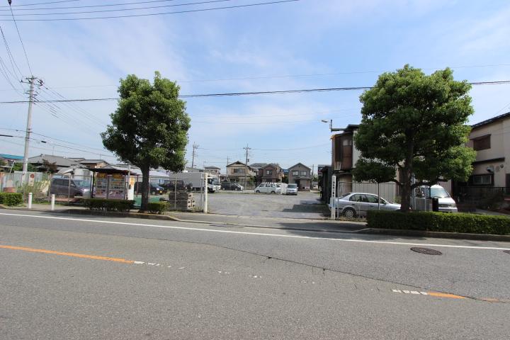 Local photos, including front road. West from the shooting site (September 2013) Shooting