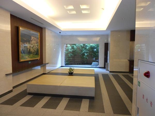 Entrance. Common areas