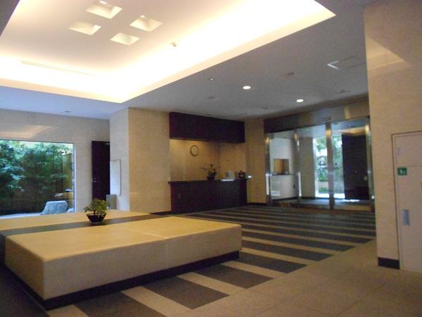 Entrance. Common areas