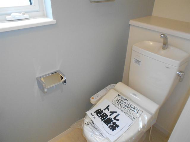 Toilet. Toilet (1F With bidet)