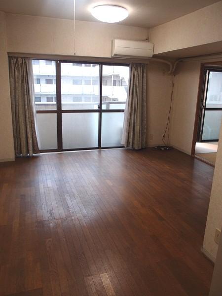 Living. 2013 November shooting