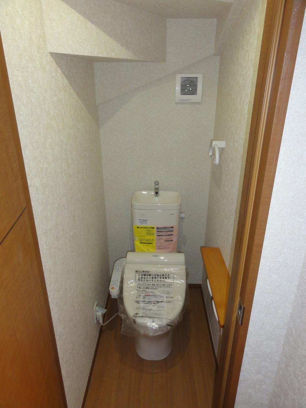 Toilet. Indoor (12 May 2013) Shooting With Washlet