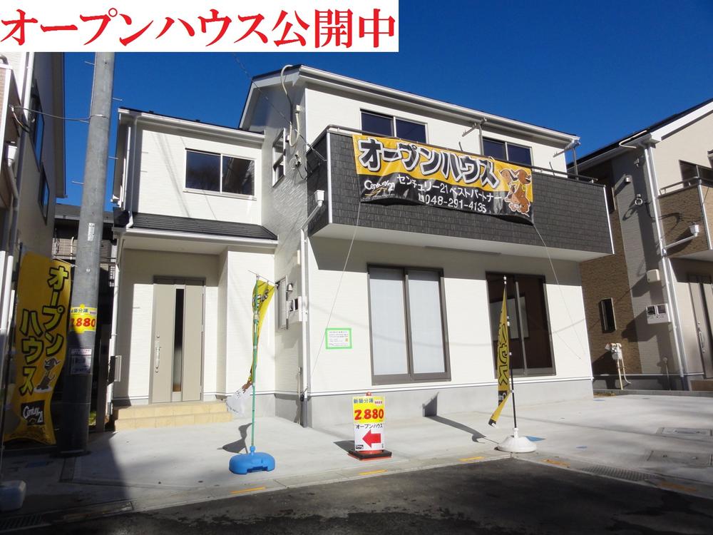Local appearance photo. Local (12 May 2013) Shooting We completed. Zenshitsuminami direction "Angyo Totsuka" station 14 mins Solar power installation housing Face-to-face kitchen With bathroom heating dryer Car space two Allowed ☆ You can preview any time.