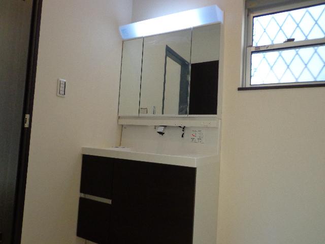 Wash basin, toilet