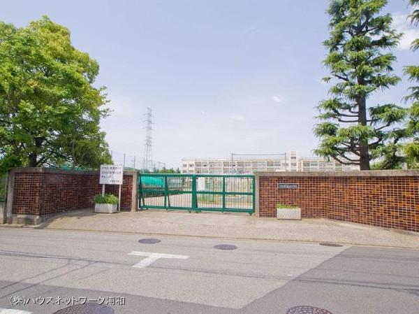 Junior high school. Kawaguchi Municipal Shibahigashi until junior high school 350m