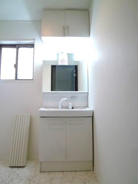 Wash basin, toilet