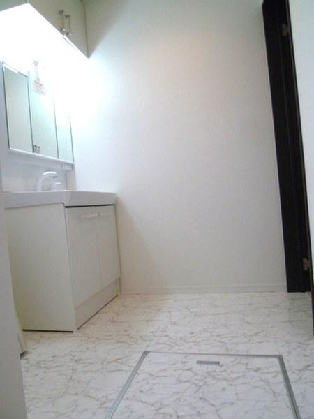 Wash basin, toilet