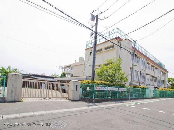 Primary school. 400m until Kawaguchi Municipal Maekawa Elementary School