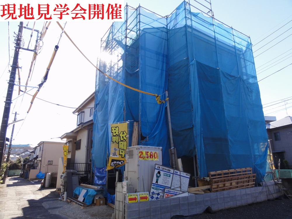 Local appearance photo. Local (12 May 2013) Shooting Local tours held! You soon off the scaffolding. LDK spacious 17 Pledge All room 6 quires more Face-to-face kitchen Water purifier integrated faucet roof balcony ※ "Hatogaya" station walk 16 minutes