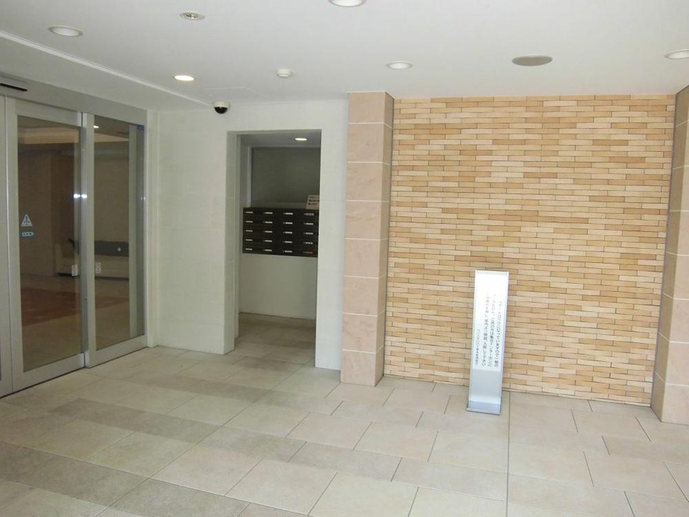 Entrance. Common areas