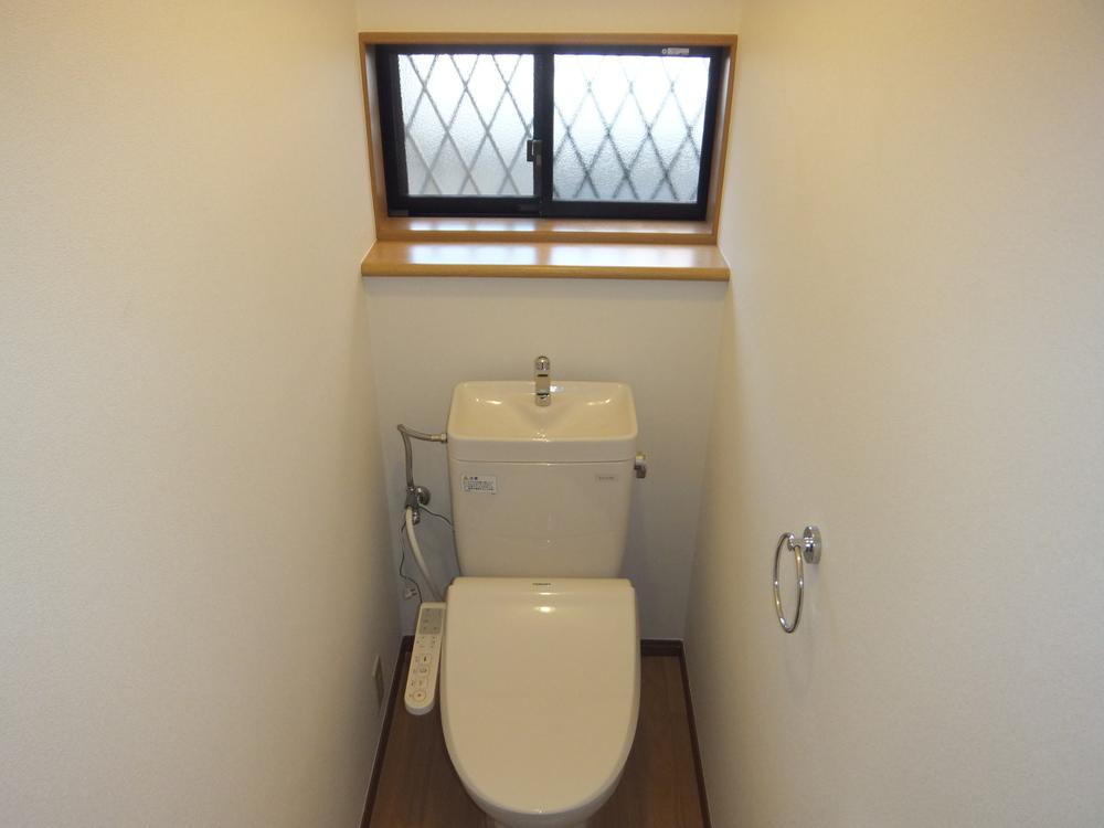 Toilet. Indoor (12 May 2013) Shooting