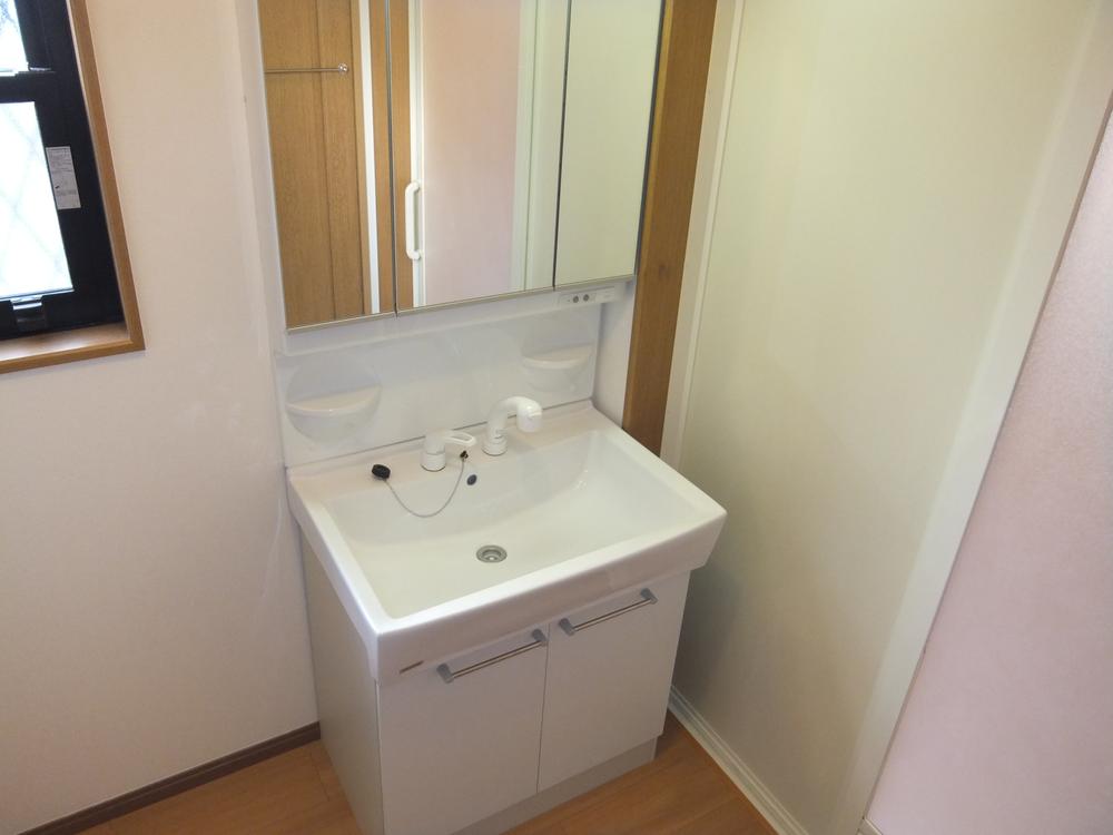 Wash basin, toilet. Indoor (12 May 2013) Shooting