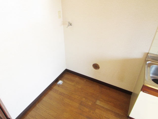Other Equipment. Washing machine in the room, Refrigerator space