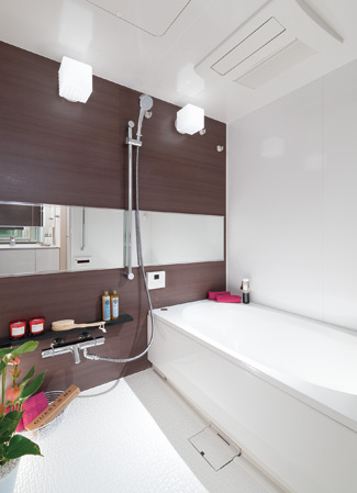 Bathing-wash room.  [Large unit bus] Adopt a large unit bus of about 1.4m × about 1.8m. In low-floor type with consideration to safety, Floor FRP panel, The wall is a half mirror decorative panel specification.