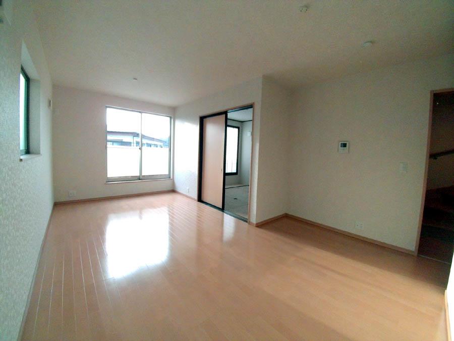 Living. Was building completed. Such as the actual image from per yang, We have to wait all the time so you can see directly.