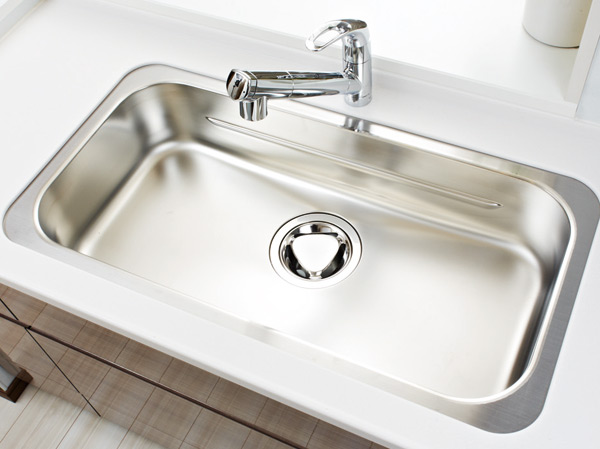 Kitchen.  [Utility sink] Wide utility sink quiet specification to suppress the water wings sound. It can also three-dimensional installed in the upper and lower two-stage plate.