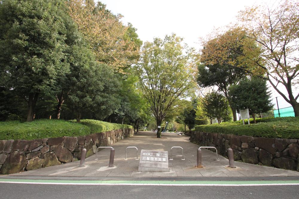 park. In Totsuka to Central Park 1270m Totsuka deep green park set up in front of the elementary school of the eye, You can enjoy the scenery of the four seasons