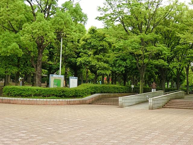 park. 1105m to bracken citizen park