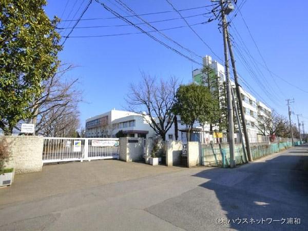 Primary school. 780m until Kawaguchi Municipal lay Elementary School