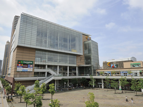 Surrounding environment. Kyupo ・ La (about 300m ・ While there is also a 4-minute walk) shopping facility, Administrative center and library, It is also distinctive facilities of such as nursery schools are aligned.
