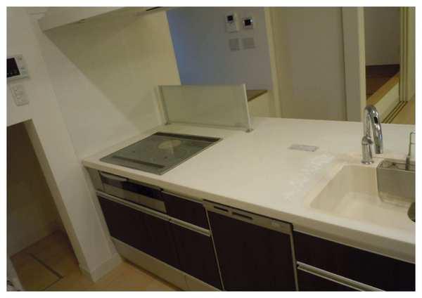 Kitchen. With dishwasher