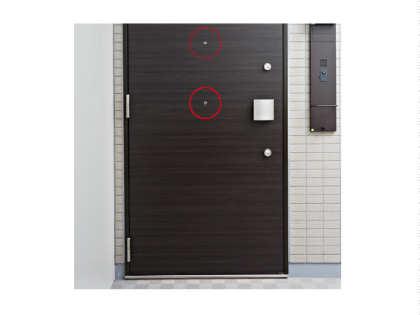 Security.  [Double door scope] In addition to the usual door scope, Installing a child scope to be visible position at the height of the child's eyes. Each of the viewing window of the two units at the top and bottom is equipped with a door eye guard. (Same specifications)