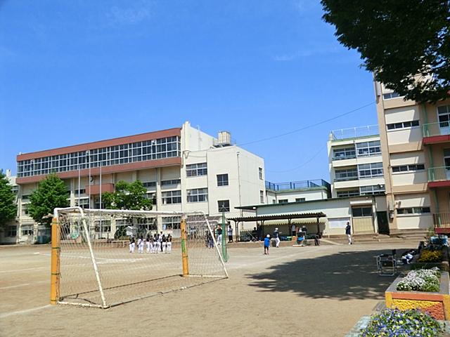 Primary school. 1090m until Kawaguchi Tatsugami root Elementary School