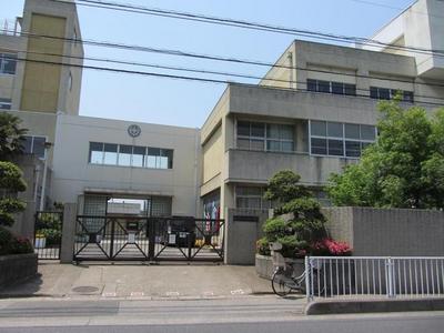 Primary school. Tozukahigashi up to elementary school (elementary school) 211m