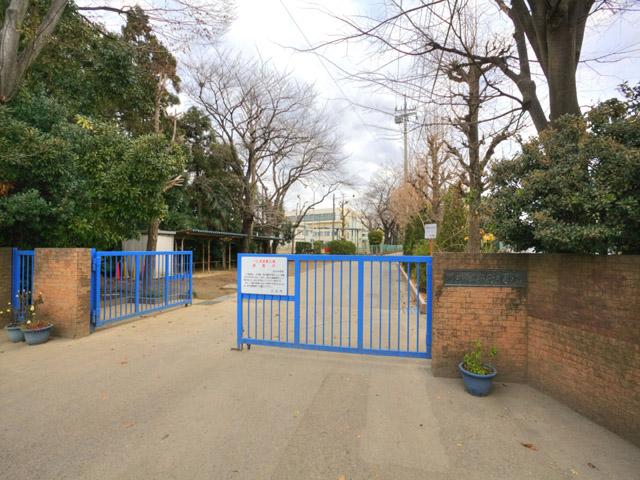 Junior high school. Angyo 530m until junior high school