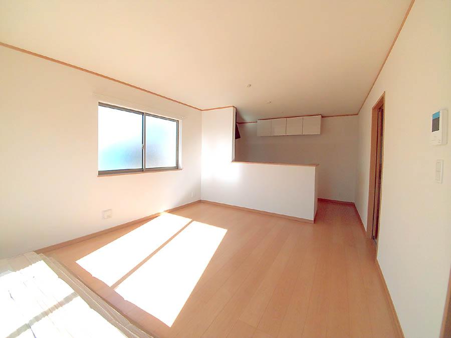 Living. Was building completed. Such as the actual image from per yang, We have to wait all the time so you can see directly.